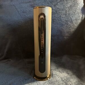 Motorola 8x4 Cable Modem plus N450 WiFi Router in Black and Gray